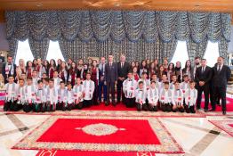 Image du Maroc Professionnelle de  Son Altesse Royale le Prince Héritier Moulay El Hassan reçoit les enfants d'Al Qods participant à la 12è édition des colonies de vacances, organisée par l'Agence Bayt Mal Al-Qods Acharif, le 22 Août 2019. (Photo/ SPPR) via Jalilbounhar.com 